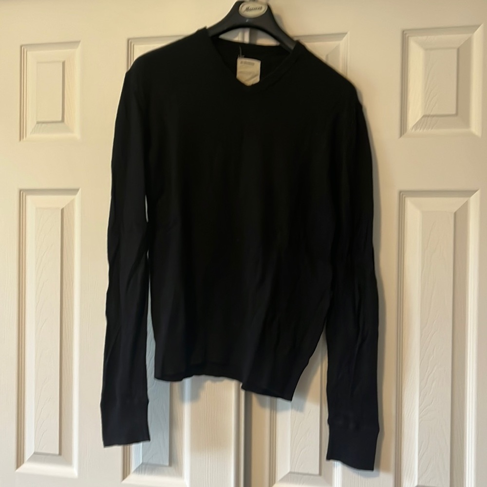 Men’s light weight black sweater V-neck